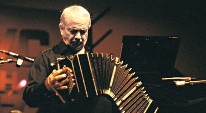 Piazzolla y Punta del Este: el chalet de verano, la caza de tiburones y su homenaje musical al balneario