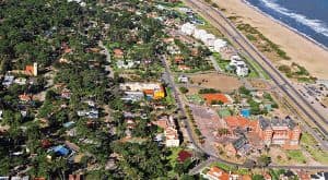 Hotel San Rafael a pocos metros de la Capilla, sobre La Brava, es otro de los íconos de Punta del Este