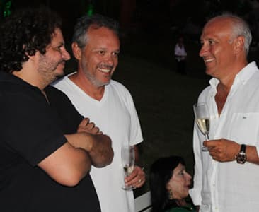 Matias Sas con clientes de Be House