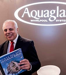 Julian Abraham, director de Aquaglass