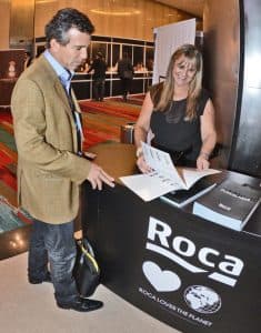 En el stand de Roca la Arquitecta Viviana Morgante con el Arquitecto Diego Vecino