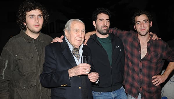 Carlos y sus hijos Alejandro, Sebastián y Florencio