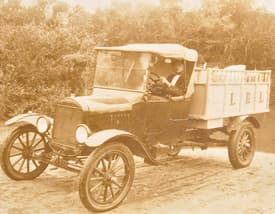 Entre la década del 30 y el 50 del S.XX, Garzón tuvo casi 2000 habitantes. El ferrocarril y el molino hicieron posible su crecimiento