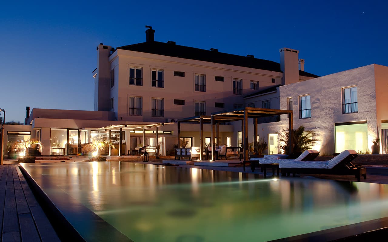 SERENA HOTEL<br>Sobre la arena, en el mar