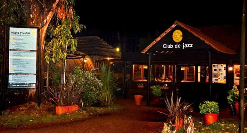 Un ambiente único para amantes de la comida y la música.