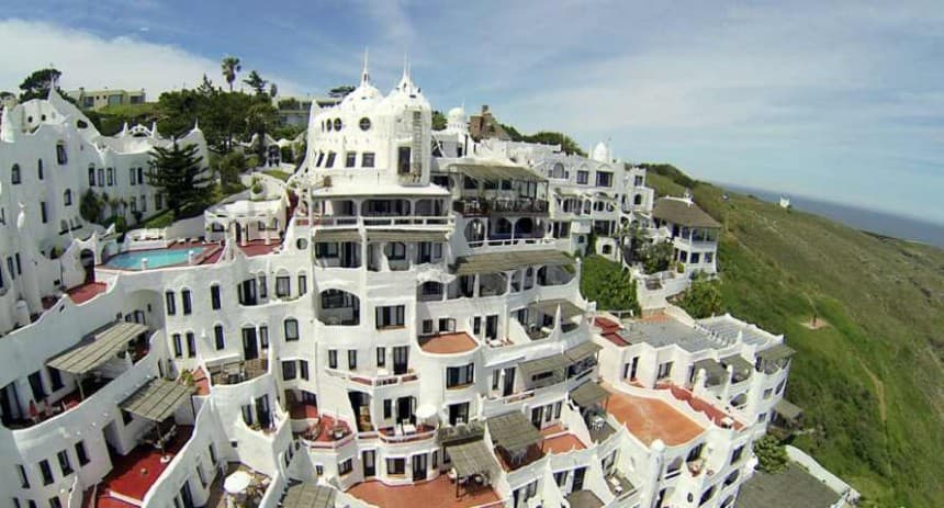 Casapueblo, la “escultura habitable” que Carlos Páez Vilaró moldeó con sus manos...
