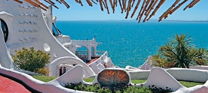 Casapueblo, la emblemática casa-taller del artista uruguayo Carlos Páez Vilaró...