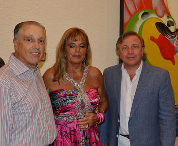 Cesar Rodríguez Batlle  junto a Silvia Klemensiewicz y Doctor Jhon Lima