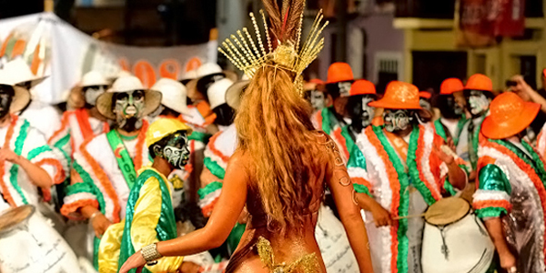 Todo el color, trajes y bailes presentes en el Carnaval 2013