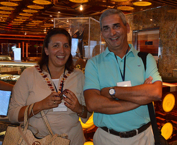 Ana Laura Costa y Gustavo Barceló, de Dirección de Turismo de la Intendencia de Maldonado, coordinadores de la visita al crucero.