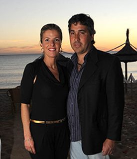 Stella Ferreyro, directora de Eventos con diseño y su esposo