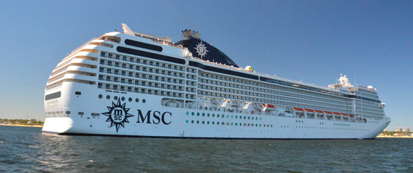Crucero de la flota de MSC Cruceros, en la bahía de Punta del Este