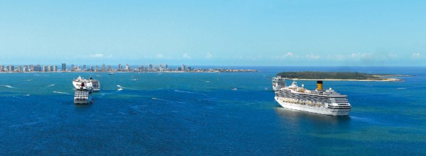 Vista aérea de la península de Punta del Este y la Isla Gorriti, con la llegada de 4 cruceros de las diferentes flotas que nos visitan año a año