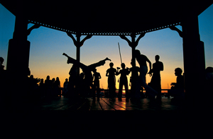 Punto de encuentro de jóvenes, quienes muchas veces exponen bailes y música para quienes disfrutan de Punta del Este