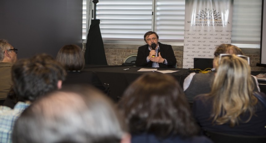 Durante la exposición anual desarrollada en la Rural del Prado, el INAVI convocó a una ronda de prensa en la que el Enólogo José María Lez habló sobre el consumo responsable en el sector vitivinícola.