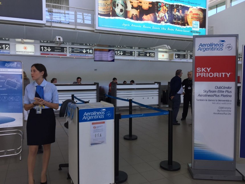 El Aeropuerto de Punta del Este recibió el primero de los vuelos directos de Aerolíneas Argentinas, que llegaron desde Córdoba y Rosariopara disfrutar de los primero días del verano en Punta del Este...